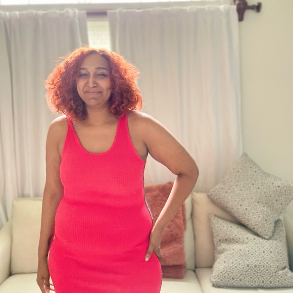 Ribbed graphic bodycon dress - Picture 2 of 8